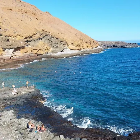 Daire South Tenerife 2 Bedrooms With Sunny Terrace And Amazing Views To Teide And Pool Costa Del Silencio